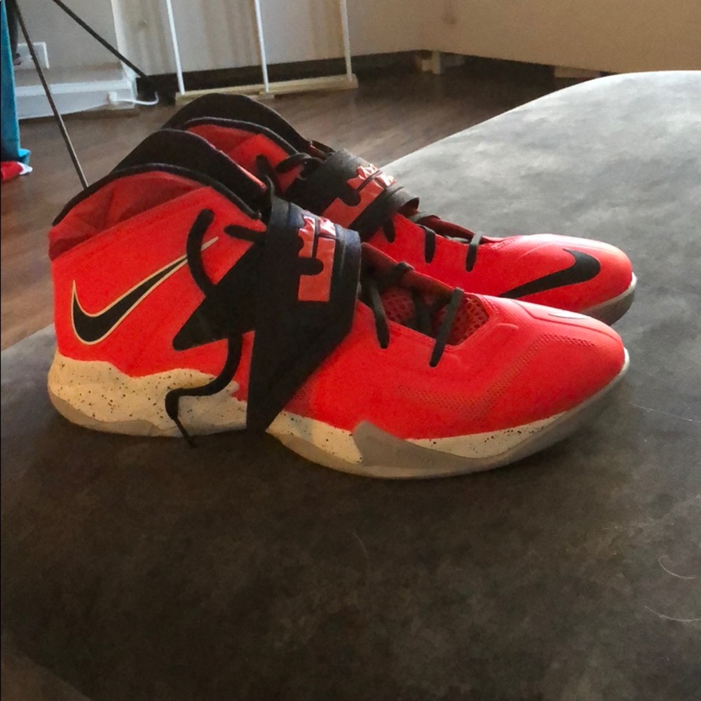MENS !!!! Nike Lebron shoes!!!